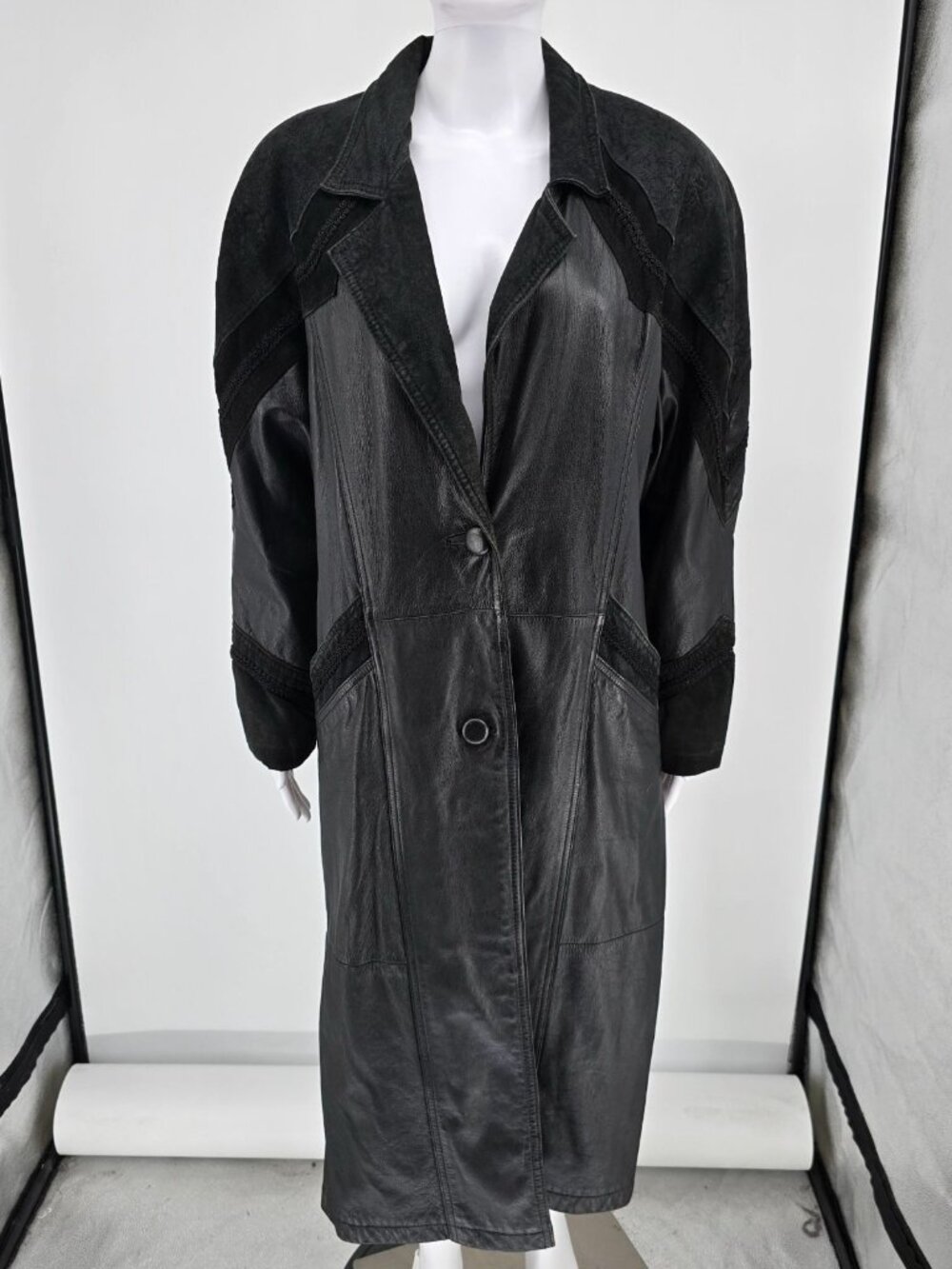 Vintage Late 1980s Maggie Lawrence Women's Paisely Trim Leather Duster Coat (M)